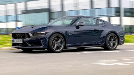 Ford Mustang va fi lansat în format sedan. Viitor rival pentru viitorul Chevrolet Camaro sedan