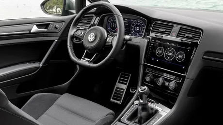 Noul Volkswagen Golf 8 ţinteşte zona premium. Mai mare, mai spaţios, cu funcţii de conducere autonomă. VW promite un model 