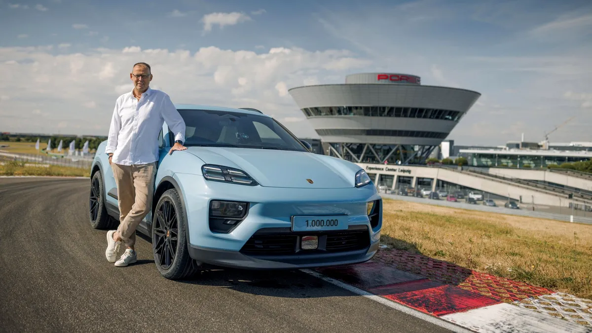 Porsche a construit un milion de exemplare ale SUV-ului Macan la fabrica din Leipzig