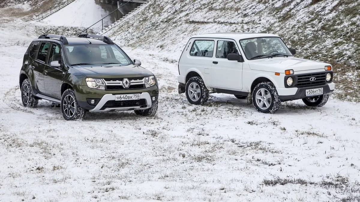 Duster și Lada Niva într-un test drive, umăr la umăr, pe zăpadă - VIDEO