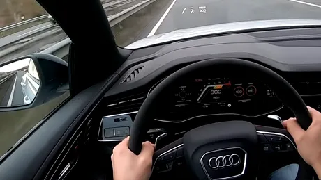 S-a filmat pe autobahn în timp ce mergea cu 300 km/h cu un Audi RS Q8