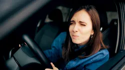 Astigmatismul și condusul: cum îți poate afecta siguranța pe drum și ce soluții ai? (P)