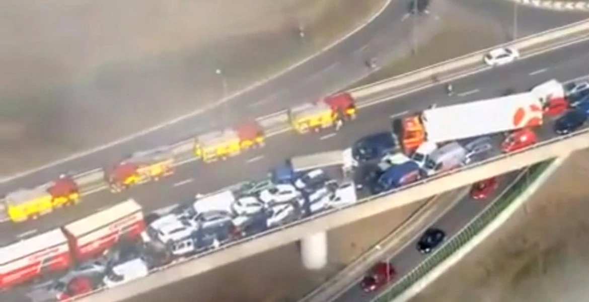 VIDEO: Aşa arată un accident în lanţ cu peste 100 de maşini implicate