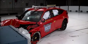 Sunt SUV-urile mai sigure decât mașinile compacte? Ce este mai sigur în caz de accident dintre o Honda Civic sau un CR-V