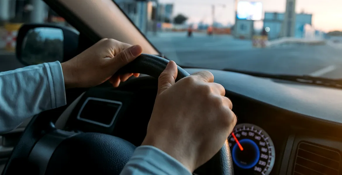 Asiguratorii observă o problemă de cultură rutieră: „Cine intră tare pe autostradă… doi români”