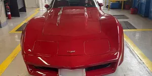 Chevrolet Corvette, fabricat în urmă cu aproape o jumătate de secol, fotografiat la RAR Iași