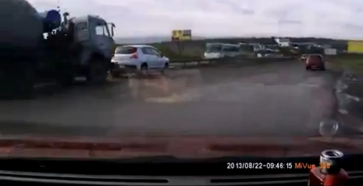 Dacă tai calea unei betoniere… VIDEO