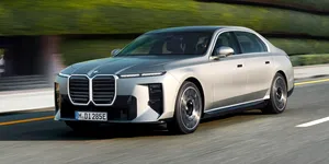 Noul BMW Seria 7 ajunge în România. Rivalul lui Mercedes-Benz Clasa S are o autonomie de până la 725 KM și prețuri de la aproape 114.000 de euro