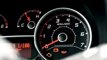 S-a aprins martorul Check Engine în mers? Cât mai poți conduce fără să riști avarierea motorului