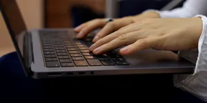 Ghid de seară liniștită: cum împaci sesiunile de cazino online cu restul vieții — CazinoTare.ro (P)