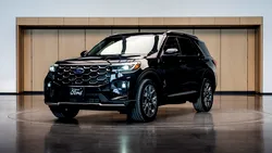 Foto | Cum arată SUV-ul Ford Explorer produs special pentru Papa Leon? Suveranul pontif a crescut la 10 km de fabrica Ford