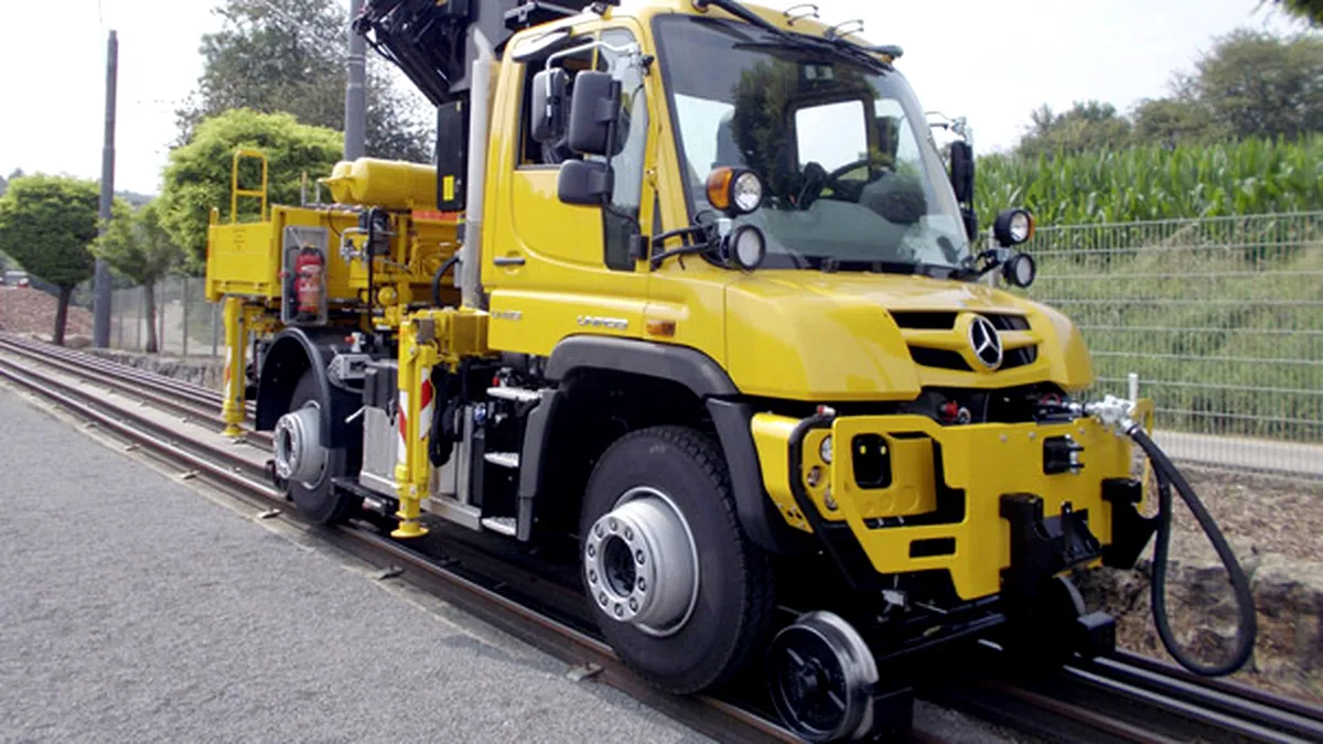 Mercedes Unimog U 423 - supercamionul care poate circula şi pe calea ferată - FOTO-VIDEO