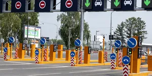 Trei mașini, oprite de poliția franceză pentru fraudarea taxelor de autostradă. Cum treceau fără să plătească