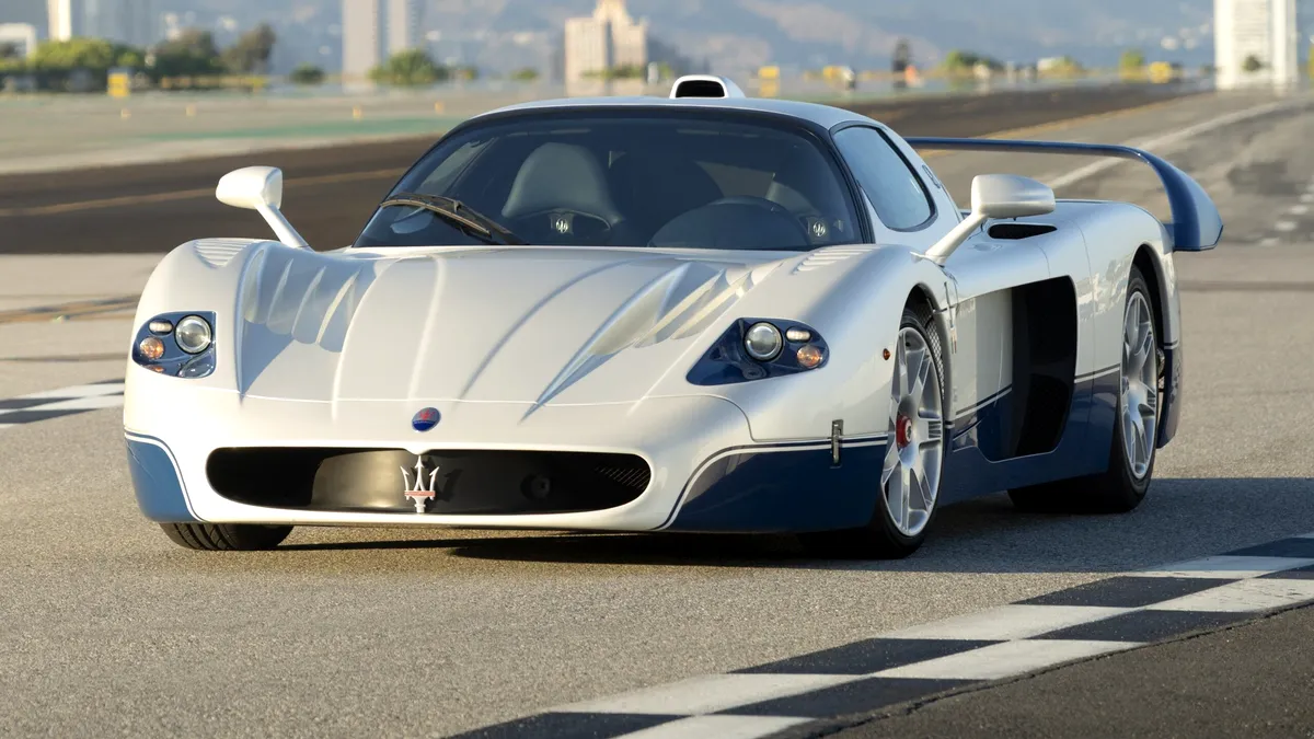 Maserati MC12 Stradale, vânzare record la licitație. Supercar-ul legendar adjudecat la un preț istoric