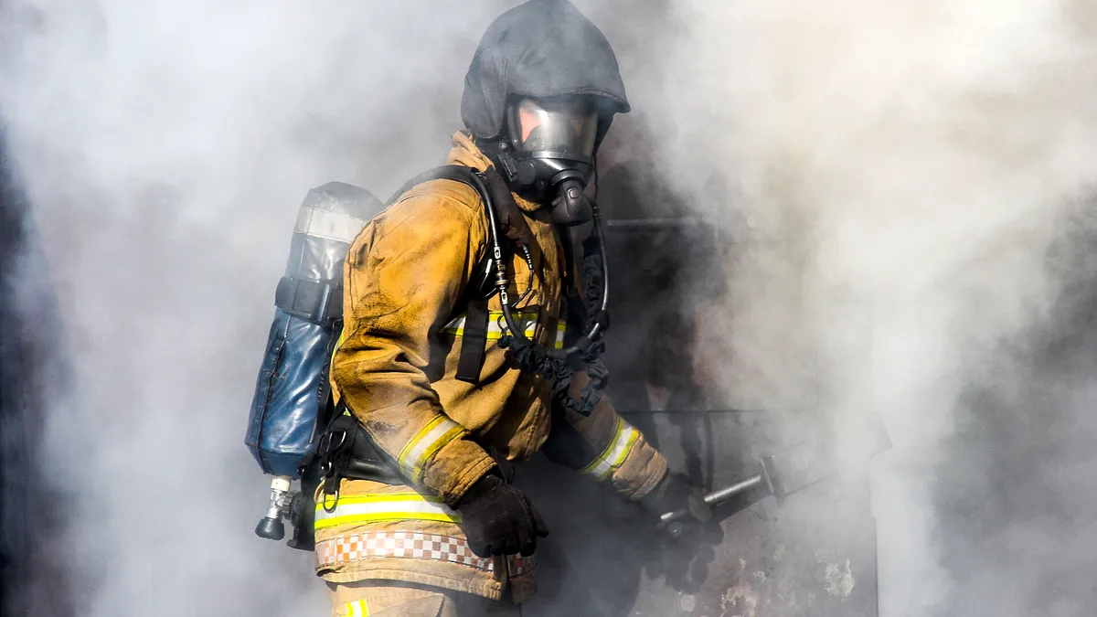 Român plătit de ruși, acuzat în Marea Britanie că a incendiat o mașină Toyota a premierului Starmer