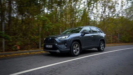 Test drive Toyota RAV4 hybrid. Un SUV cu tracţiune integrală, perfect pentru iubitorii maşinilor „verzi”