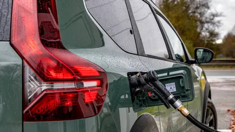 Mai merită să pui gaz pe mașină în 2025? Cât costă și ce reguli trebuie respectate