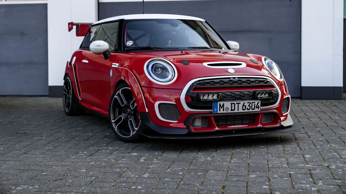 MINI revine în cursa de 24 de ore de la Nürburgring după o pauză de 10 ani