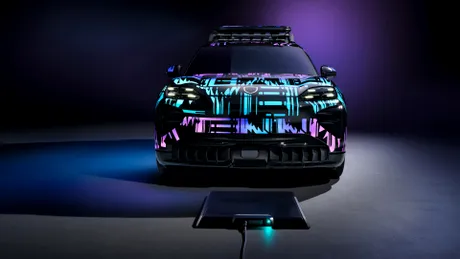 Viitorul Porsche Cayenne pur electric se va putea încărca fără cabluri - VIDEO