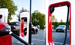 Germania a găsit încărcătoare Tesla Supercharger ca fiind ilegale