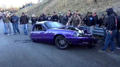 Un Mustang s-a rupt în două în timpul unei curse. VIDEO