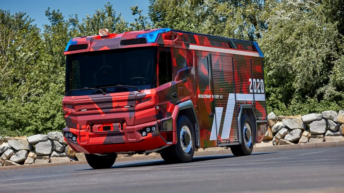 Cel mai spectaculos camion de pompieri din lume are motoare Volvo și BMW. GALERIE FOTO