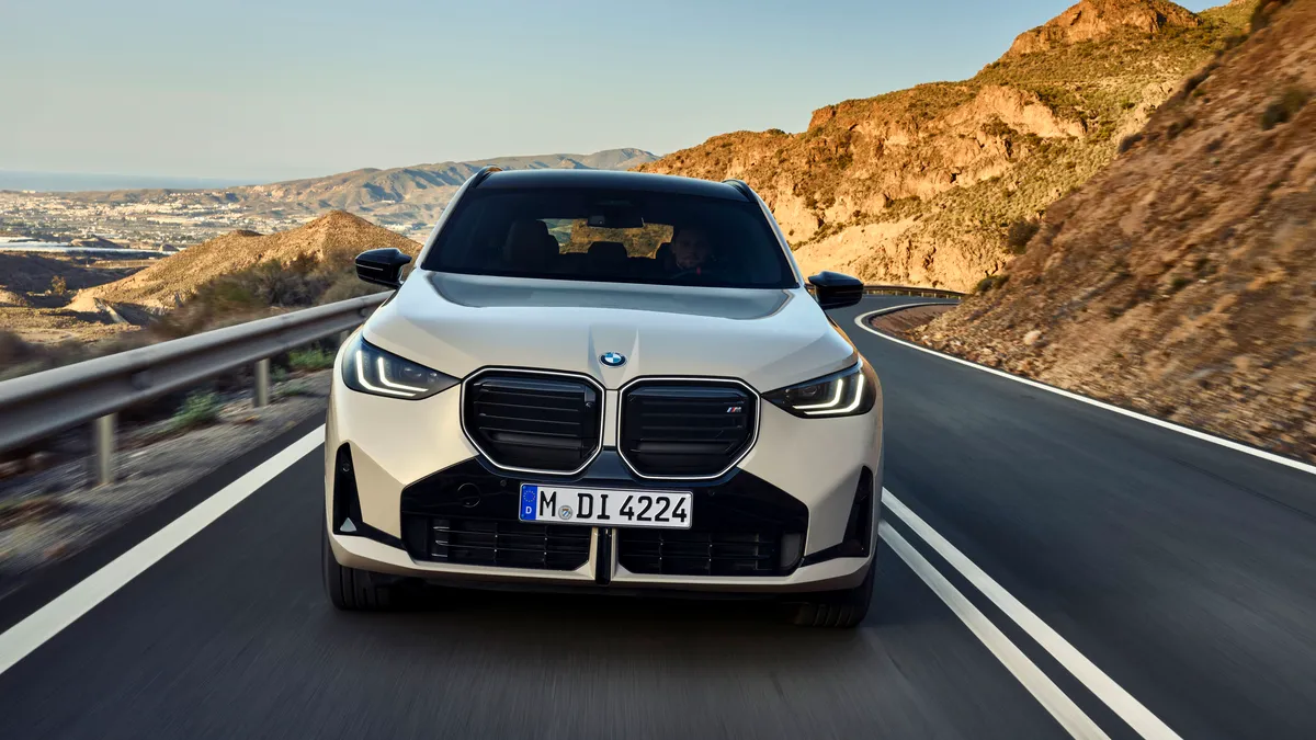 BMW a atins un număr record de înmatriculări anul trecut și conduce segmentul premium în România