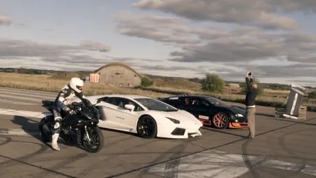 VIDEO: Liniuţă între un Bugatti, un Lamborghini şi o motocicletă BMW