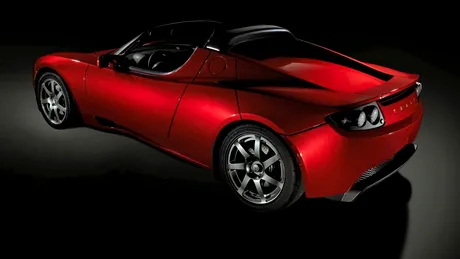 Tesla Roadster intră în producţia de serie