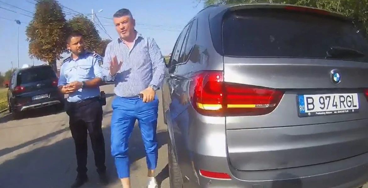 Tupeu fără limite. Consilierul unui deputat PSD, filmat în timp ce înjură poliţiştii care îl verifică pentru că a oprit neregulamentar – VIDEO
