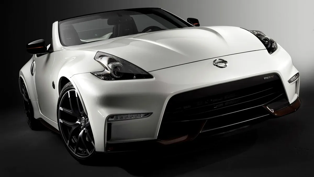 Nissan decapotează 370Z Nismo. Nici că se putea mai bine