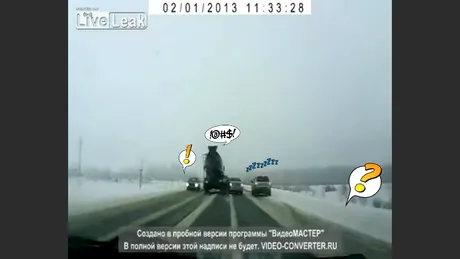 Accident: şoferul de betonieră are reflexe, automobilistul nu. VIDEO