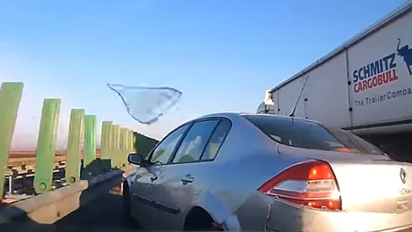 Degeaba dai semnal dacă nu te uiţi în oglinda retrovizoare - VIDEO