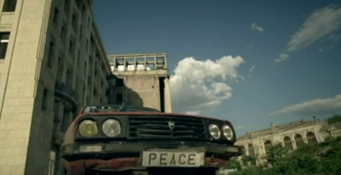 Bătrâna Dacia 1310 şi Aro M461, în clipul celor de la Depeche Mode – VIDEO