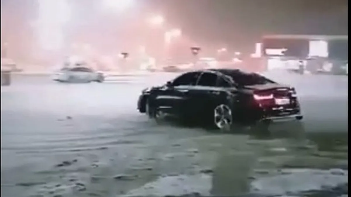 Amendă uriașă primită de un tânăr care făcea drifturi în parcarea unui supermarket - VIDEO