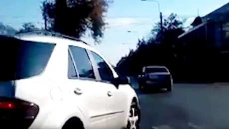 Șoferul unui Mercedes-Benz ML face o manevră uimitoare - VIDEO