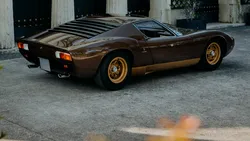 <span class='prepend'>Foto |</span> Un Lamborghini Miura a fost recondiționat chiar de producătorul italian. Divizia Polo Storico a recondiționat primul supercar în trei ani