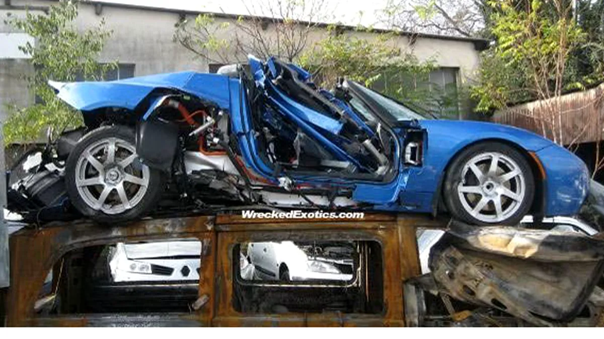 Tesla Roadster - accident grav