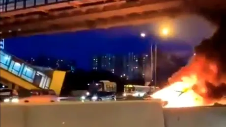 Momentul în care o Tesla Model 3 a luat foc la Moscova. Explozia a fost surprinsă de camere - VIDEO
