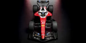 FOTO Ferrari a lansat monopostul său de Formula 1 pentru 2026. „Tifosi” au așteptat toată noaptea pentru a vedea mașina Scuderiei