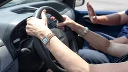 De ce e interzisă școala de șoferi pe autostradă? Pe unde au voie să circule șoferii începători în 2025