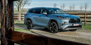 Rechemare în masă pentru Toyota în SUA. Peste 550.000 de SUV-uri au defecte cu reglajul scaunelor