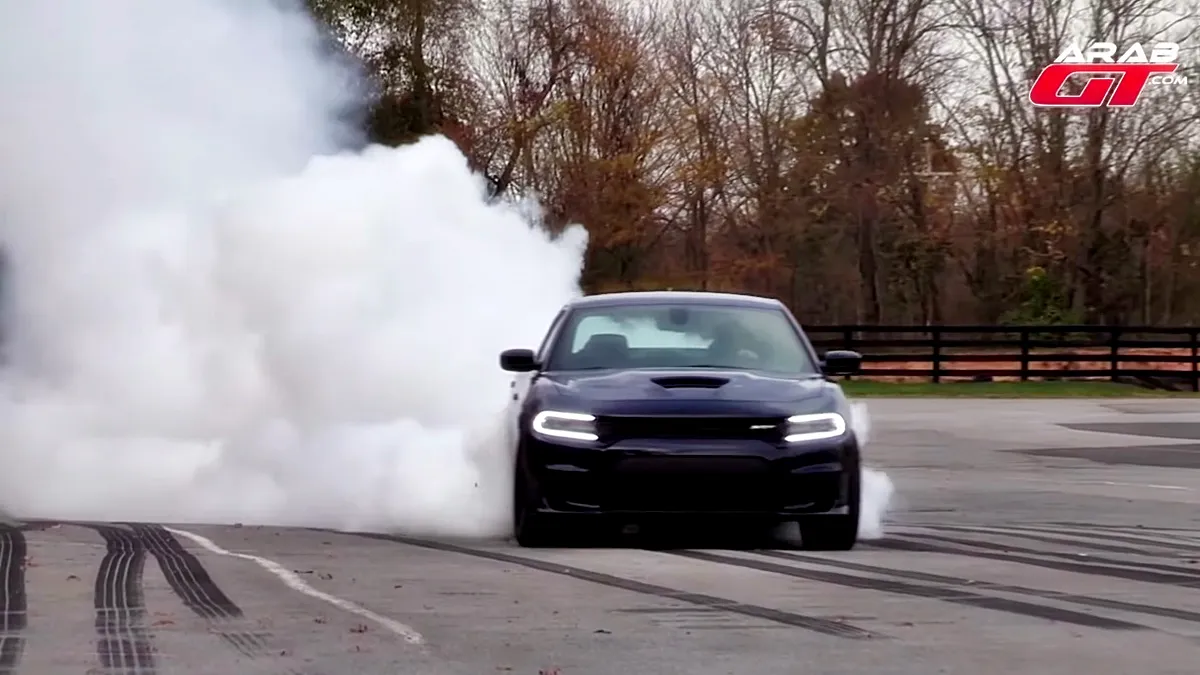 Oare nu vine Dodge Charger SRT Hellcat şi în Europa? Că la ce ştie să facă...