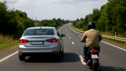 Codul Rutier 2025: Situațiile în care este interzis să depășești un moped. Riști amendă și suspendarea permisului
