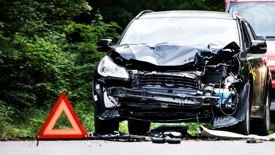 Mori sau nu la un accident cu 60 km/h? Expert: Este similar cu o cădere de la etajul 4