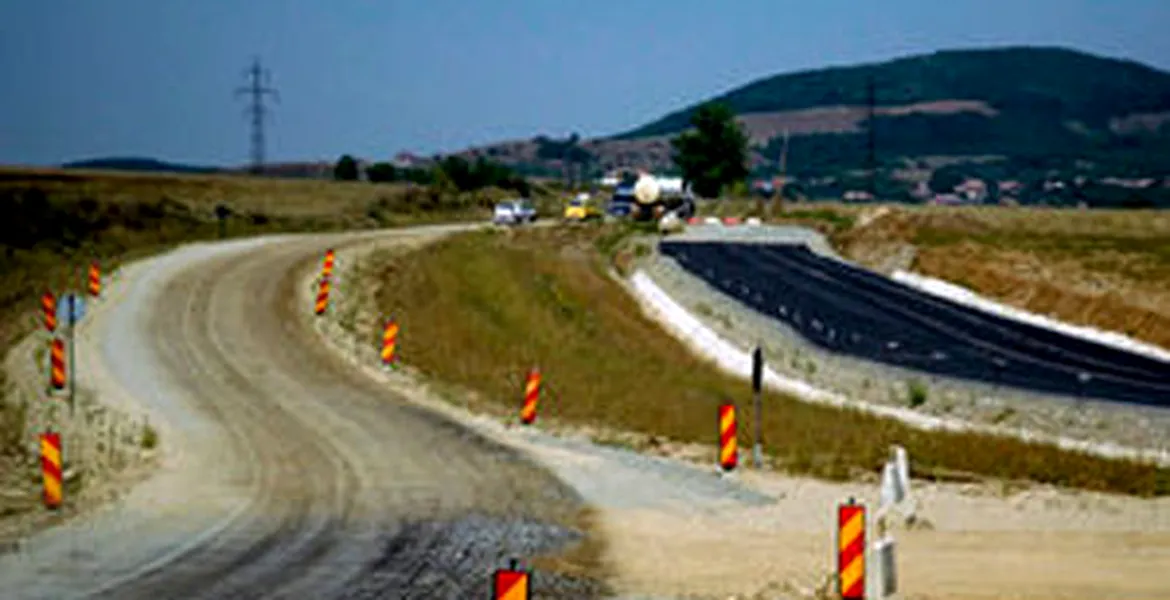 Bechtel a asfaltat 30 de kilometri de autostradă