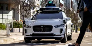 Ce mai uită lumea în robotaxi-uri? De la jucării, la bile de bowling