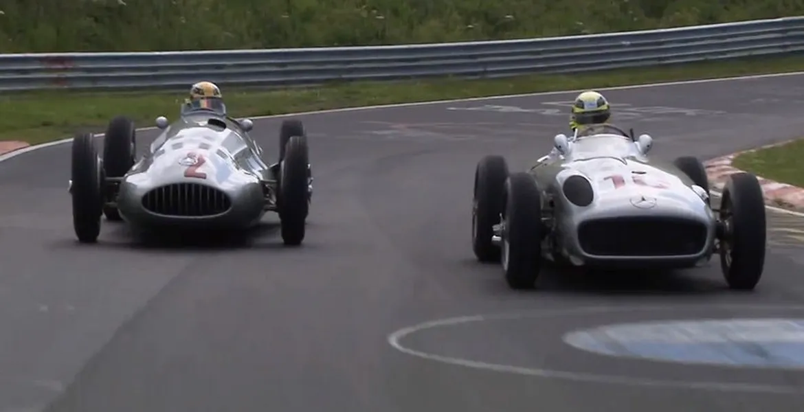 VIDEO: Lewis Hamilton şi Nico Rosberg conduc monoposturi clasice pe Nurburgring