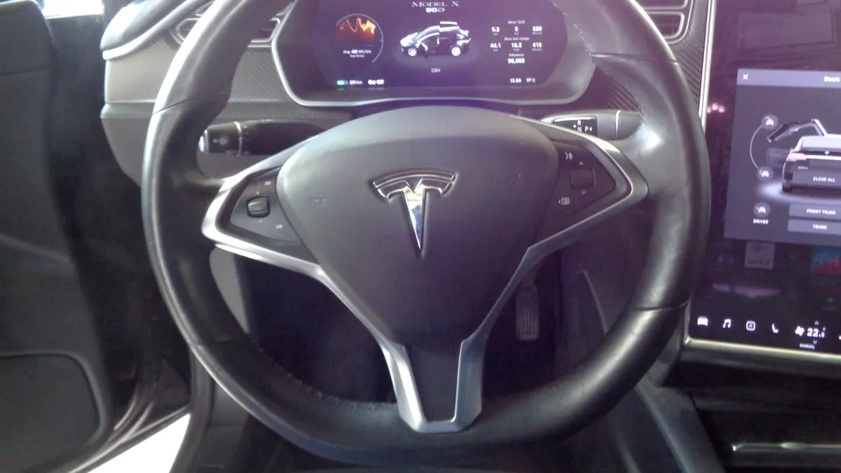 UniCredit Leasing vinde un SUV Tesla rulat. Are 525 de CP și o autonomie de 400 de km cu o singură încărcare
