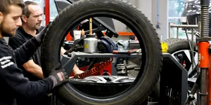 România înăsprește regulile pentru produsele second-hand: anvelopele uzate, în vizorul autorităților